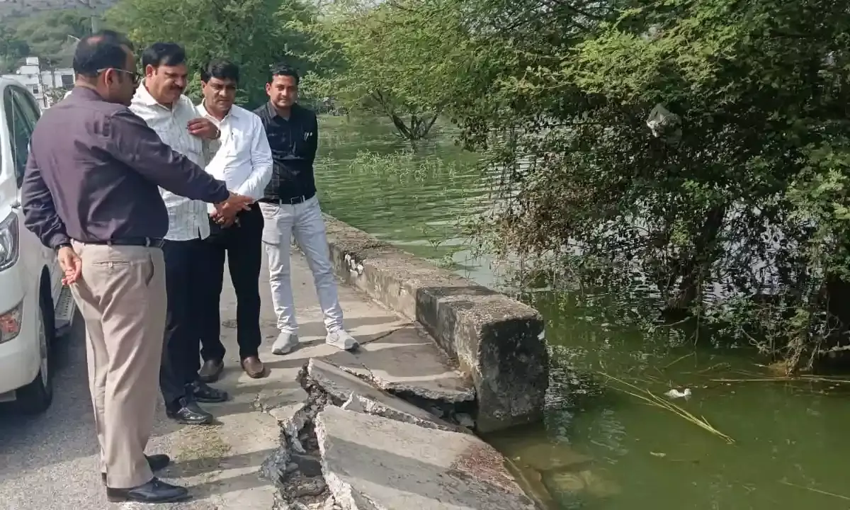 कलक्टर ने जलाशयों का किया निरीक्षण, सौंदर्यीकरण एवं पुनरुद्धार के निर्देश