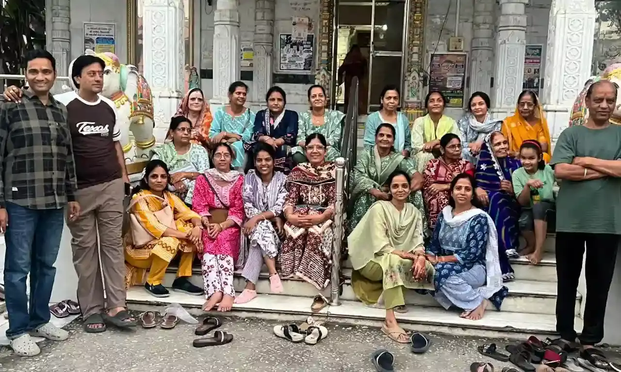 जैन समाज के 29 धर्मप्रेमी बंधु पावन तीर्थयात्रा पर हुए रवाना