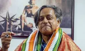 भारतीय राजनीति परिवारों की जायदाद नहीं, पॉलिटिक्स में वंशवाद पर थरूर का करारा प्रहार