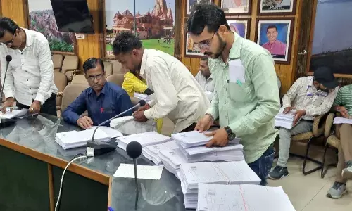 4 नवंबर से शुरू होगा गहन पुनरीक्षण अभियान, बीएलओ घर-घर जाकर बांटेंगे गणना पत्र 4 नवंबर से शुरू होगा गहन पुनरीक्षण अभियान, बीएलओ घर-घर जाकर बांटेंगे गणना पत्र