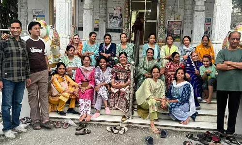 जैन समाज के 29 धर्मप्रेमी बंधु पावन तीर्थयात्रा पर हुए रवाना जैन समाज के 29 धर्मप्रेमी बंधु पावन तीर्थयात्रा पर हुए रवाना