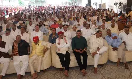 राष्ट्रसंत आचार्य सागर ने दी दीक्षा, जयकारों से गूंजा पंडाल