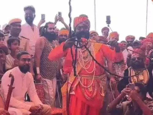 पुष्कर मेलेे में कॉम्पिटीशन में मूंछों से तीर-बाण चलाए:15 सेकेंड में साफा बांध फर्स्ट आया अर्जेंटीना का कपल