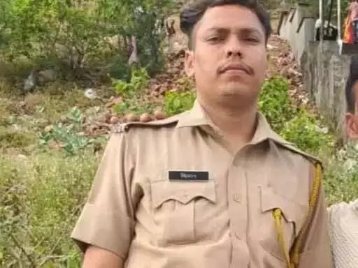 हेड कॉन्स्टेबल की सर्विस रिवॉल्वर से कॉन्स्टेबल ने किया सुसाइड:सिर में गोली मारी