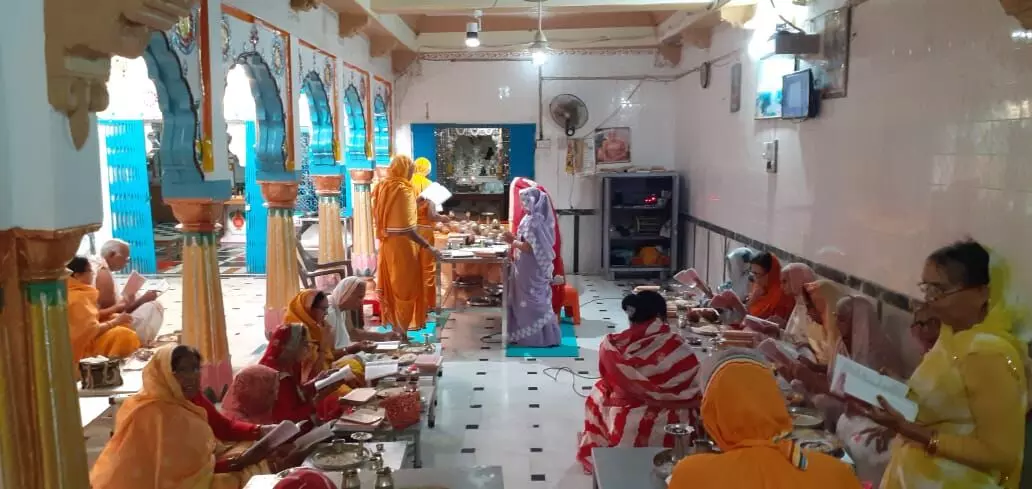 सकल दिगंबर जैन समाज द्वारा अष्टान्हिका पर्व के अवसर पर मंदिर मे नंदीश्वर द्वीप विधान मण्ड़ल का आयोजन।