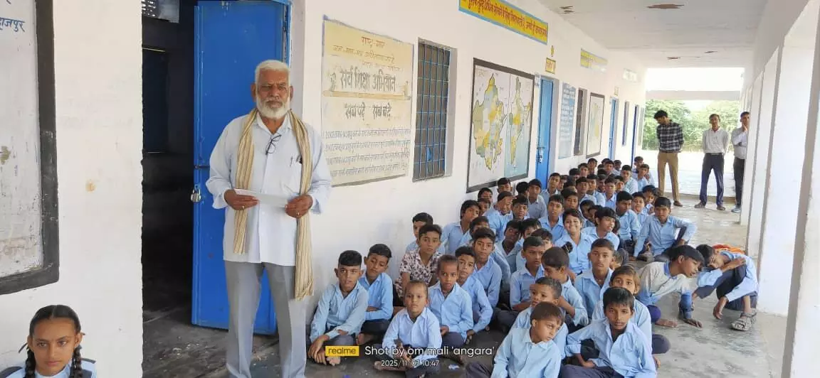 फूलिया खुर्द विद्यालय में बाल विवाह व स्वच्छता पर नाटक की रोचक प्रस्तुति