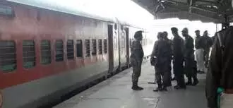 सीट पाने के लिए उड़ाई ट्रेन में बम की अफवाह, एटीएस की पूछताछ के बाद आरोपी युवक जेल भेजा गया सीट पाने के लिए उड़ाई ट्रेन में बम की अफवाह, एटीएस की पूछताछ के बाद आरोपी युवक जेल भेजा गया