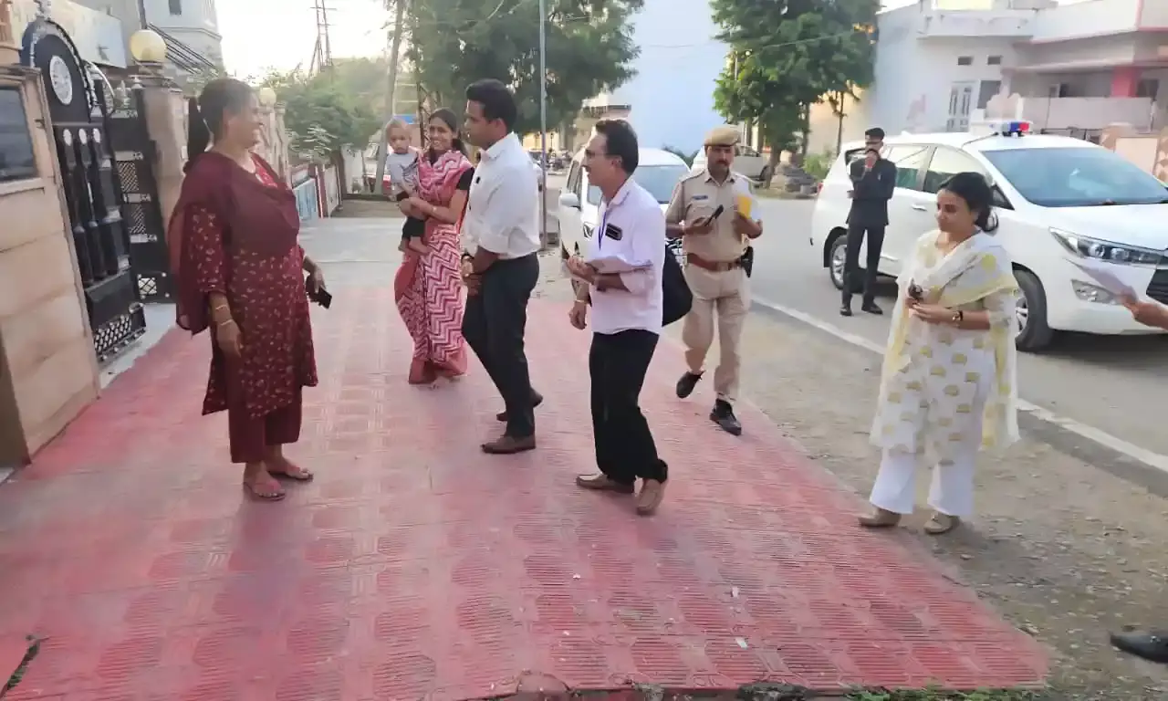 घर घर गणना पत्रों का वितरण, फील्ड स्तर पर सघन निरीक्षण घर घर गणना पत्रों का वितरण, फील्ड स्तर पर सघन निरीक्षण