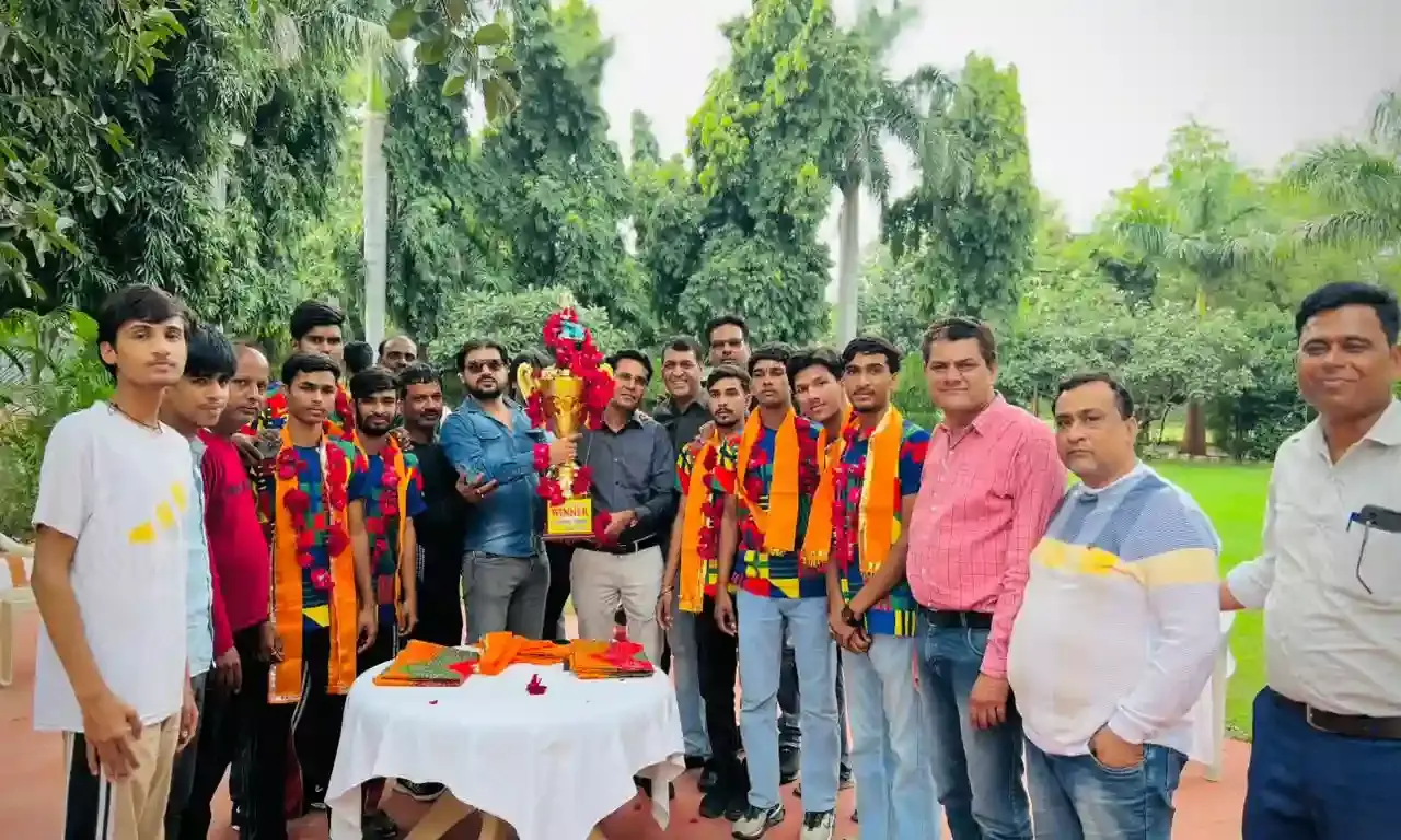 पूर्व मंत्री आंजना ने खिलाड़ियों का किया स्वागत, दिए पुरस्कार