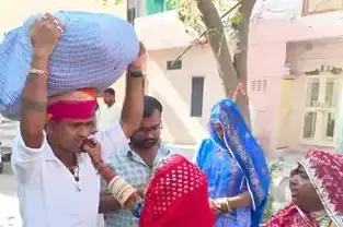 चायवाले ने दिखाई इंसानियत की मिसाल, 16 साल से काम कर रहे कर्मचारी की बेटी के मायरे में दिए 3.30 लाख रुपये और गहने चायवाले ने दिखाई इंसानियत की मिसाल, 16 साल से काम कर रहे कर्मचारी की बेटी के मायरे में दिए 3.30 लाख रुपये और गहने