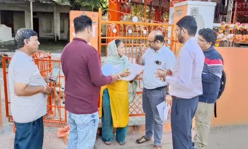 एसआईआर के लिए घर-घर पहुंचे बीएलओ, 4 दिसंबर तक गणना प्रपत्र भरवाएंगे