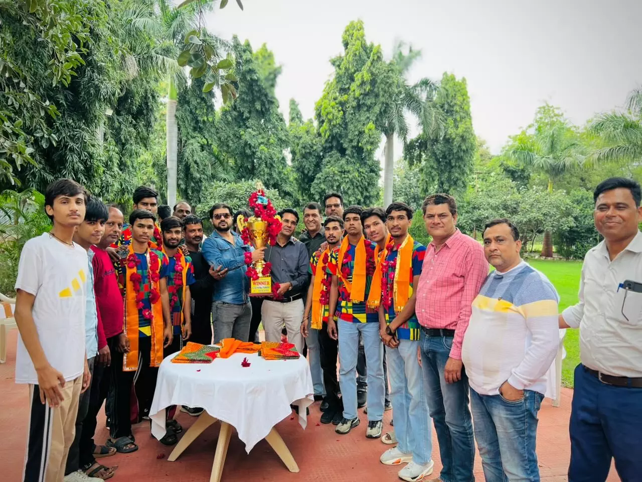 पूर्व मंत्री आंजना ने खिलाड़ियों का किया स्वागत, दिए पुरस्कार पूर्व मंत्री आंजना ने खिलाड़ियों का किया स्वागत, दिए पुरस्कार