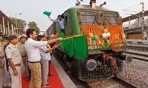 भरतपुर से वरिष्ठ नागरिक तीर्थ यात्रा ट्रेन रवाना, हरी झंडी दिखाकर किया शुभारंभ भरतपुर से वरिष्ठ नागरिक तीर्थ यात्रा ट्रेन रवाना, हरी झंडी दिखाकर किया शुभारंभ