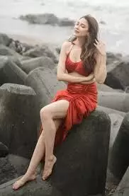 41 की उम्र मचा रखा है गदर फेमस भाबीजी के ग्लैमर के आगे सब लगेगा फीका,