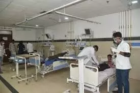 बारूद के धमाके से मचा हड़कंप, शादी से पहले हादसा — 14 लोग झुलसे बारूद के धमाके से मचा हड़कंप, शादी से पहले हादसा — 14 लोग झुलसे