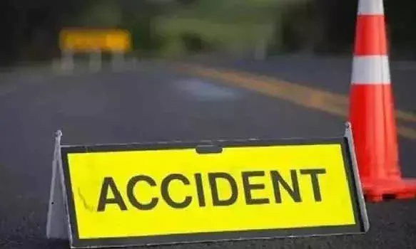 कार ने दो नाबालिगों और एक महिला को मारी टक्कर, 2 की मौत