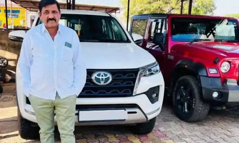 कार चलाते पूर्व सरपंच की हार्टअटैक से मौत