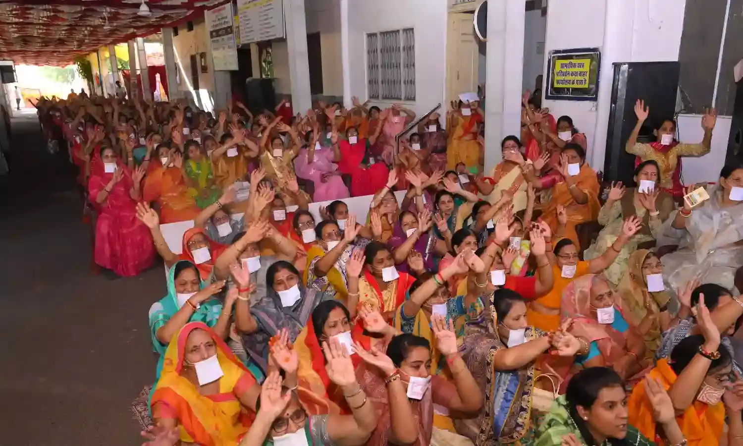 विदाई समारोह में उमड़ा भावनाओं का सागर, गूंजे मन के जज्बात, परस्पर की क्षमायाचना