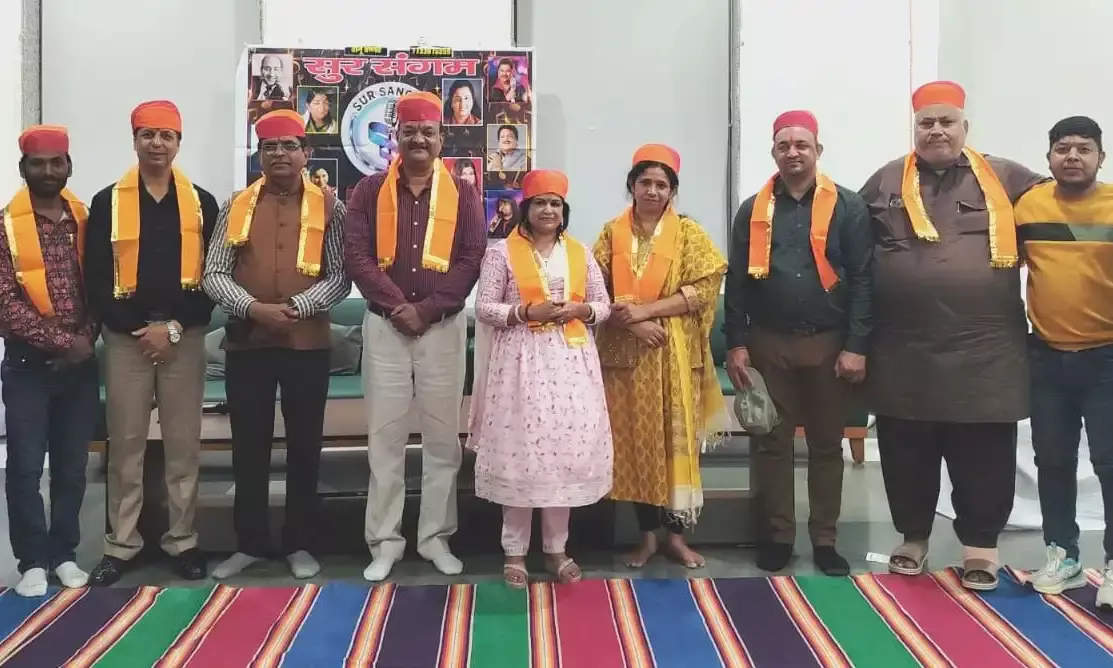 सुर संगम म्यूजिकल ग्रुप ने बहाई वृद्धाश्रम में सुरों की सरिता