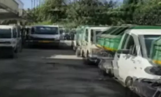 वेतन बढ़ाओ या सफाई भूल जाओ” — भीलवाड़ा में टिपर चालकों की हड़ताल, शहर की सांसों में घुलने लगी बदबू! वेतन बढ़ाओ या सफाई भूल जाओ” — भीलवाड़ा में टिपर चालकों की हड़ताल, शहर की सांसों में घुलने लगी बदबू!