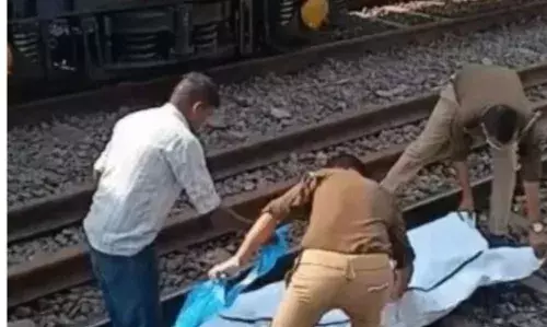 चुनार स्टेशन पर बड़ा हादसा, रेलवे ट्रैक पार कर रहे श्रद्धालु ट्रेन की चपेट में आए, 8 लोगों की मौत