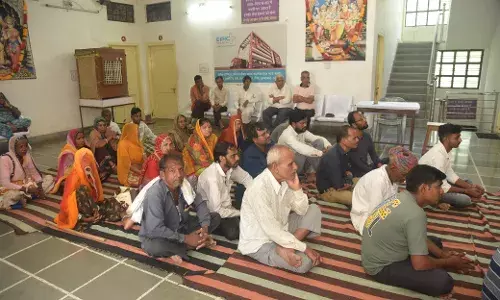 निशुल्क नेत्र जांच मोतियाबिंद ऑपरेशन शिविर में 55 रोगियों को दिया परामर्श