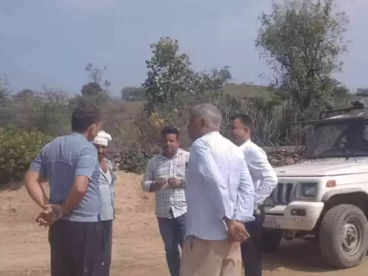 युवक पर लेपर्ड ने किया हमला:घायल होने पर लोगों ने पहुंचाया हॉस्पिटल, तेंदुए के मूवमेंट से ग्रामीणों दहशत युवक पर लेपर्ड ने किया हमला:घायल होने पर लोगों ने पहुंचाया हॉस्पिटल, तेंदुए के मूवमेंट से ग्रामीणों दहशत