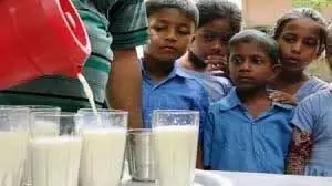 दूध के इंतजार में नौनिहाल, पन्नाधाय योजना फिर बनी चर्चा का विषय दूध के इंतजार में नौनिहाल, पन्नाधाय योजना फिर बनी चर्चा का विषय