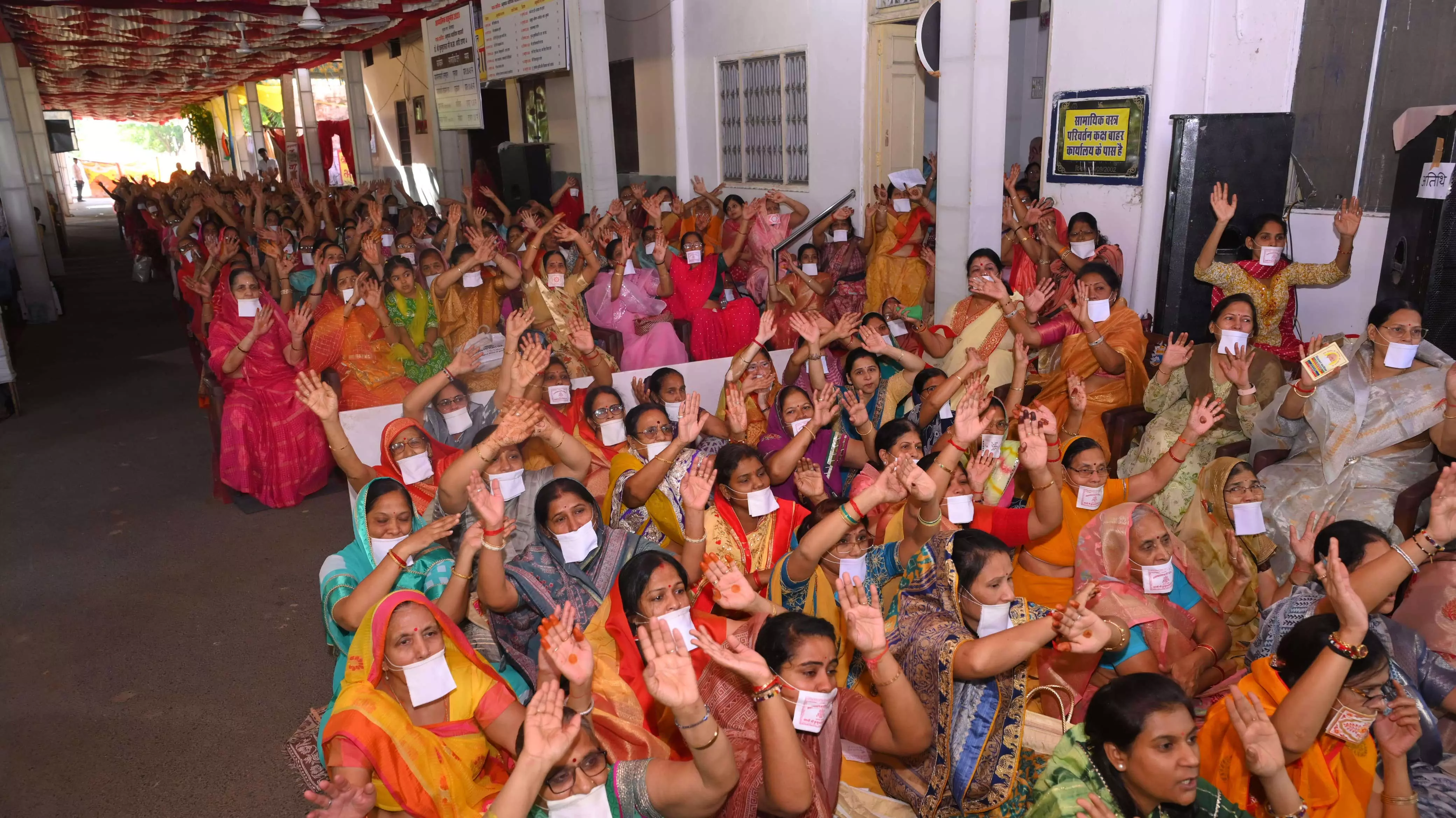 विदाई समारोह में उमड़ा भावनाओं का सागर, गूंजे मन के जज्बात, परस्पर की क्षमायाचना