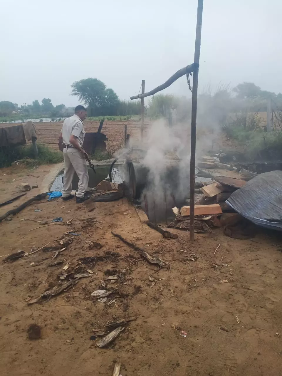 अवैध मदिरा के खिलाफ आबकारी विभाग का विशेष अभियान, वॉश और कच्ची भट्टियां नष्ट अवैध मदिरा के खिलाफ आबकारी विभाग का विशेष अभियान, वॉश और कच्ची भट्टियां नष्ट