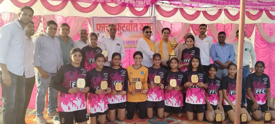 ओपन गर्ल्स फुटबॉल टूर्नामेंट संपन्न