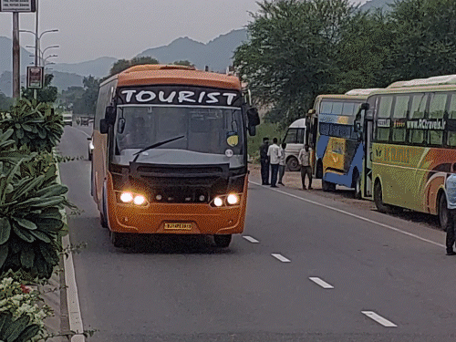 भीलवाड़ा: निजी बसों की हड़ताल खत्म, यात्रियों और ट्रैवल एजेंसियों के कार्यालयों में रौनक लौटी