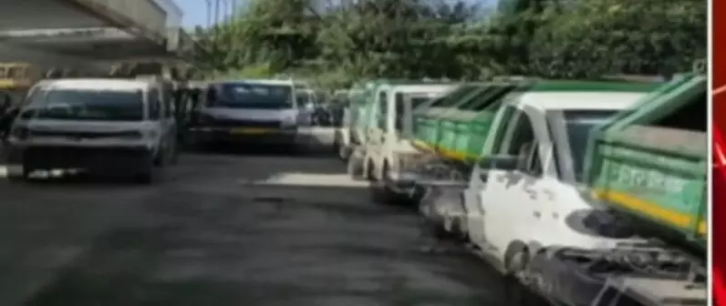 वेतन बढ़ाओ या सफाई भूल जाओ” — भीलवाड़ा में टिपर चालकों की हड़ताल, शहर की सांसों में घुलने लगी बदबू!