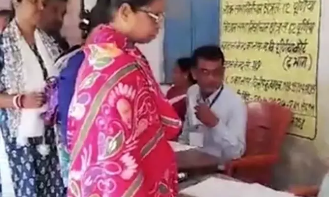 बिहार में कही जगह बिगड़ी ईवीएम  वोटिंग में रुकावट तेजस्वी-खेसारीलाल समेत कई दिग्गजों की साख दांव पर