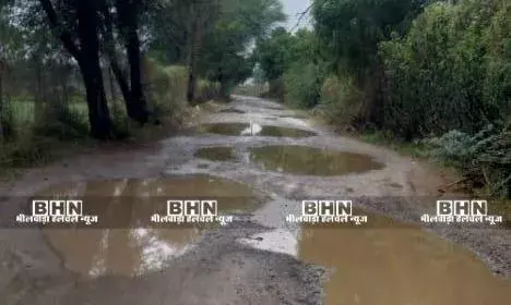 जर्जर सड़क बना ग्रामीणों की मुसीबत, हर दिन बढ़ रहा हादसों का खतरा