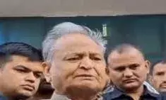 डंपर हादसे में हेलमेट ने बचाई जान, गहलोत की दोपहिया चालकों से अपील