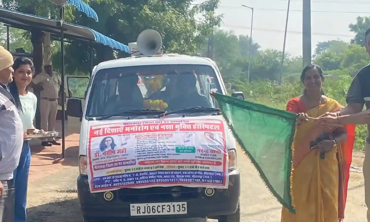 निःशुल्क नशामुक्ति शिविर के लिए अवेयरनेस टीम को आईपीएस ने हरी झंडी दिखाकर किया रवाना