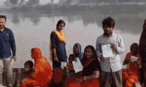 बिहारशरीफ में पर्ची बांटते चार बीजेपी कार्यकर्ता हिरासत में, 10 जिलों में EVM खराबी से मतदान प्रभावित