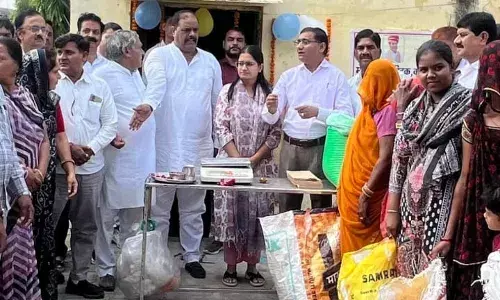 कोटड़ी पंचायत समिति का नवाचार: प्लास्टिक मुक्त पंचायत बनाने की मुहिम , ‘प्लास्टिक कचरा लाओ, शक्कर ले जाओ’ अभियान से जुड़ रहे ग्रामीण कोटड़ी पंचायत समिति का नवाचार: प्लास्टिक मुक्त पंचायत बनाने की मुहिम , ‘प्लास्टिक कचरा लाओ, शक्कर ले जाओ’ अभियान से जुड़ रहे ग्रामीण