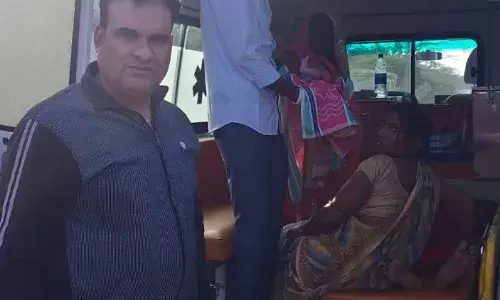 108 एम्बुलेंस में गूंजी किलकारी, स्टाफ ने कराया सुरक्षित प्रसव