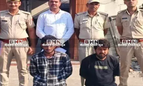 हिस्ट्रीशीटर और साथी तलवार व चाकू के साथ गिरफ्तार हिस्ट्रीशीटर और साथी तलवार व चाकू के साथ गिरफ्तार