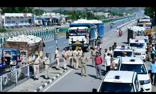 प्रदेश के राजमार्गों पर लेन ड्राइविंग सिस्टम पालन के लिए पुलिस जाप्ते तैनात - नियमों का उल्लंघन करने पर परिवहन विभाग ने किए 2758 वाहनों के चालान प्रदेश के राजमार्गों पर लेन ड्राइविंग सिस्टम पालन के लिए पुलिस जाप्ते तैनात - नियमों का उल्लंघन करने पर परिवहन विभाग ने किए 2758 वाहनों के चालान