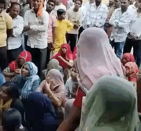 हरणी कला गांव के ग्रामीणों ने नगर निगम में की देवस्थान की सफाई और लाइट लगाने की मांग