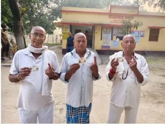 मतदान तब श्राद्धकर्मपहले मतदान तब स्व. चाची का... ... बिहार में कही जगह बिगड़ी ईवीएम  वोटिंग में रुकावट तेजस्वी-खेसारीलाल समेत कई दिग्गजों की साख दांव पर