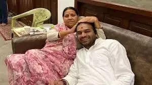 बक्सर में पोलिंग के दौरान गड़बड़ी करने पर 8 गिरफ्तार, मतदान केंद्र पर लगी लंबी लाइनें