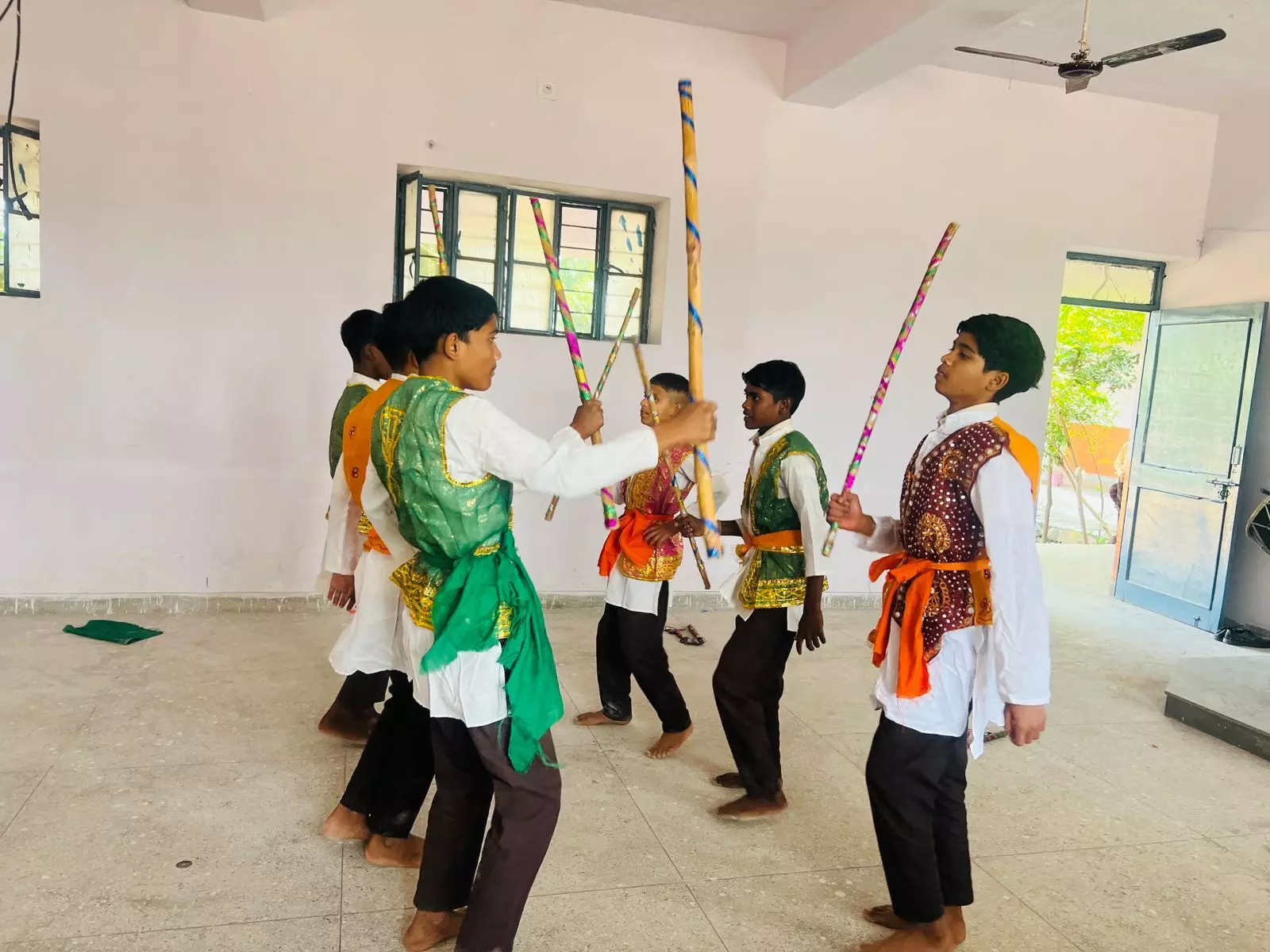 जनजातीय गौरव वर्ष 2025: एकलव्य विद्यालयों में संस्कृति और परंपरा का उत्सव