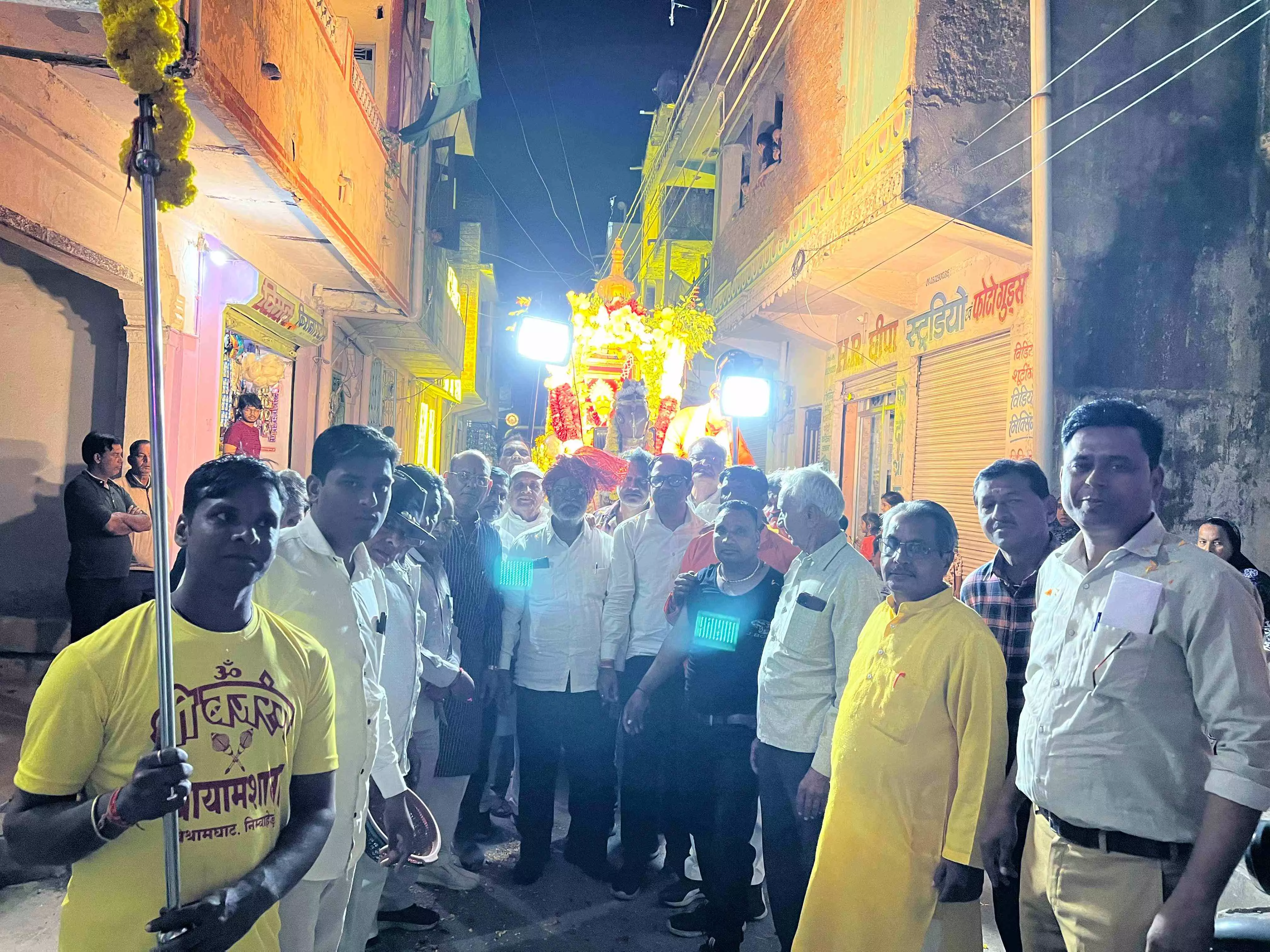 कांग्रेसजनों ने आंजना की शोभायात्रा का पुष्पवर्षा से किया स्वागत