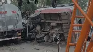 रोडवेज बस में टकराया दूध का टैंकर, चार की मौत, 21 घायल