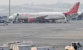 तकनीकी गड़बड़ी से दिल्ली एयरपोर्ट पर उड़ी यात्रियों की नींद, 100 से ज्यादा उड़ानें लेट तकनीकी गड़बड़ी से दिल्ली एयरपोर्ट पर उड़ी यात्रियों की नींद, 100 से ज्यादा उड़ानें लेट