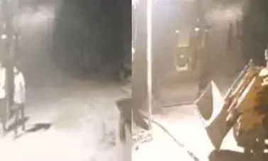 मांडल थाने में जेसीबी बदलने वाले पांच आरोपी गिरफ्तार पुलिस कर्मियों की तलाश मांडल थाने में जेसीबी बदलने वाले पांच आरोपी गिरफ्तार पुलिस कर्मियों की तलाश